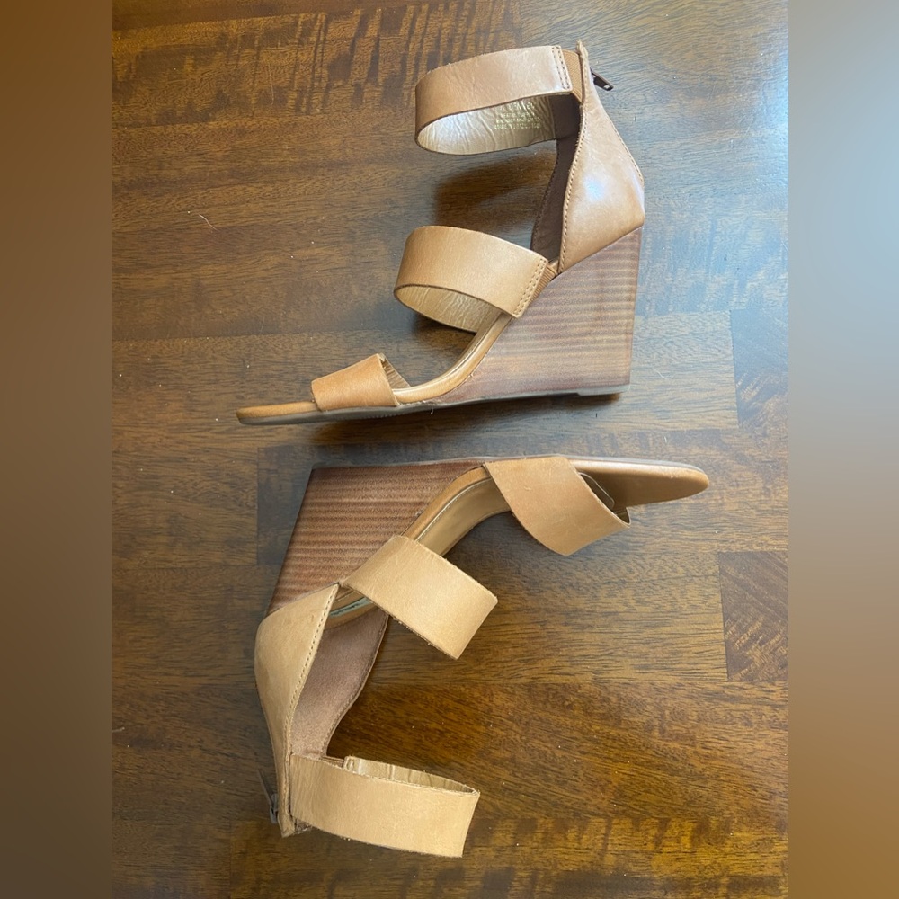 Steve Madden Kadenn tan leather wedges size 6